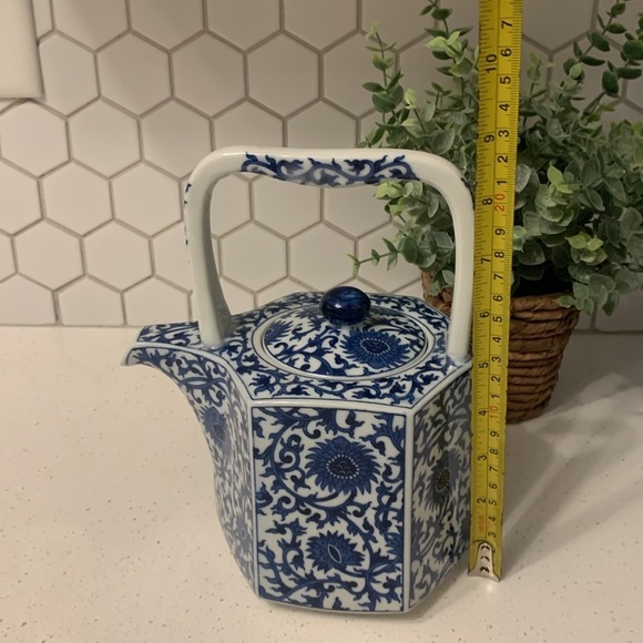 Takahashi Chinoiserie Vintage Blue‎ & White Floral Hexagonal Tea Pot Heavy Japan - Picture 6 of 10
